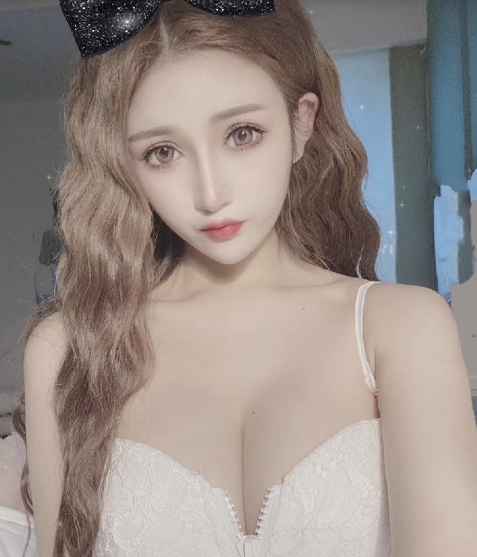 南昌性感魔鬼火辣身材腿长B紧喷水妹